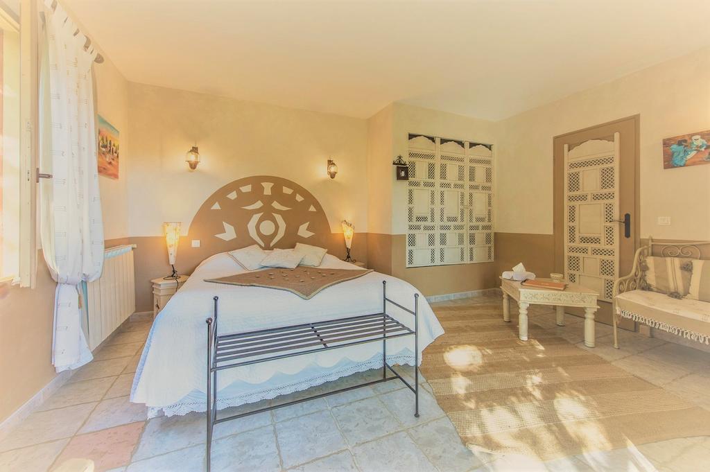 Mas De Foncaudette Bed & Breakfast Lourmarin Luaran gambar